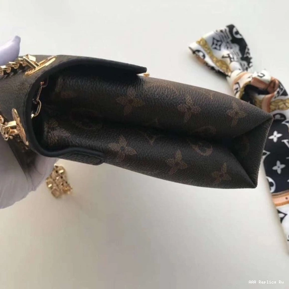 AAA Replica Ru Vuitton PALLAS CHAIN Louis 0812